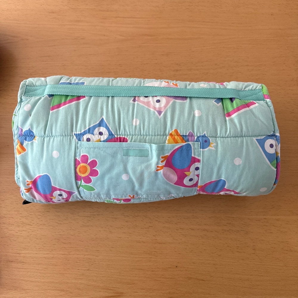 One size kids sleeping bag in good condition. Soft pink inner lining/pillow